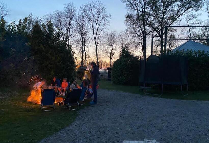B&b In Woonboerderij Vlakbij Lemmer