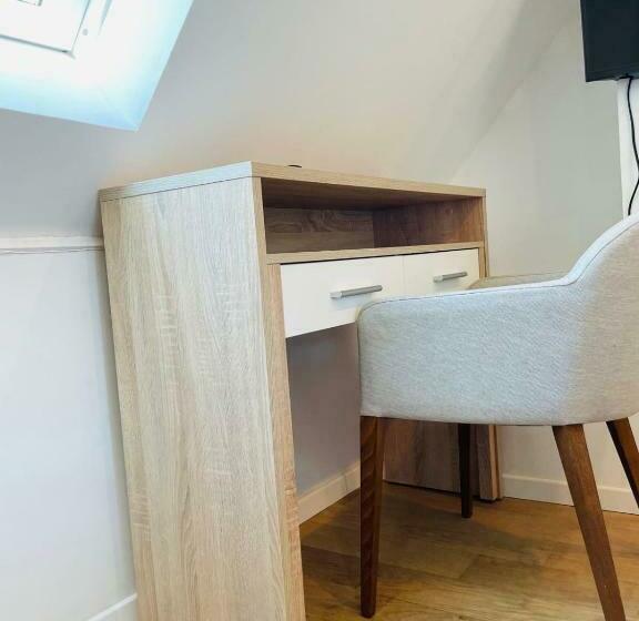 住宿加早餐  The Rabelaisian Room In A Charming Mansion At The Gates Of Tours