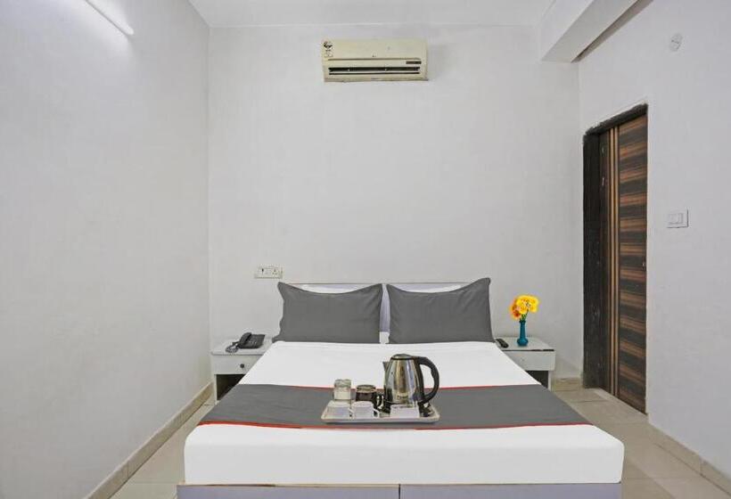 فندق Flagship Imperial Residency Near Dashrath Puri Metro Station