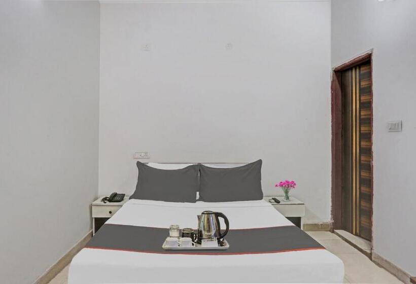 فندق Flagship Imperial Residency Near Dashrath Puri Metro Station