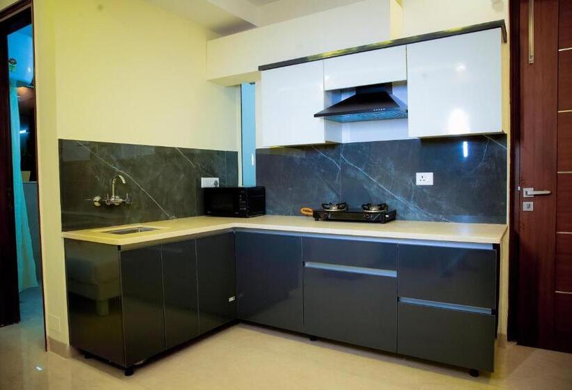 בית מלון כפרי Lime Tree Luxury Studio   Service Apartment Near Artemis Hospital ,gurgaon