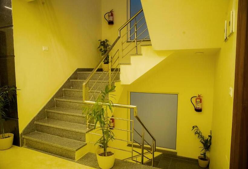 בית מלון כפרי Lime Tree Luxury Studio   Service Apartment Near Artemis Hospital ,gurgaon