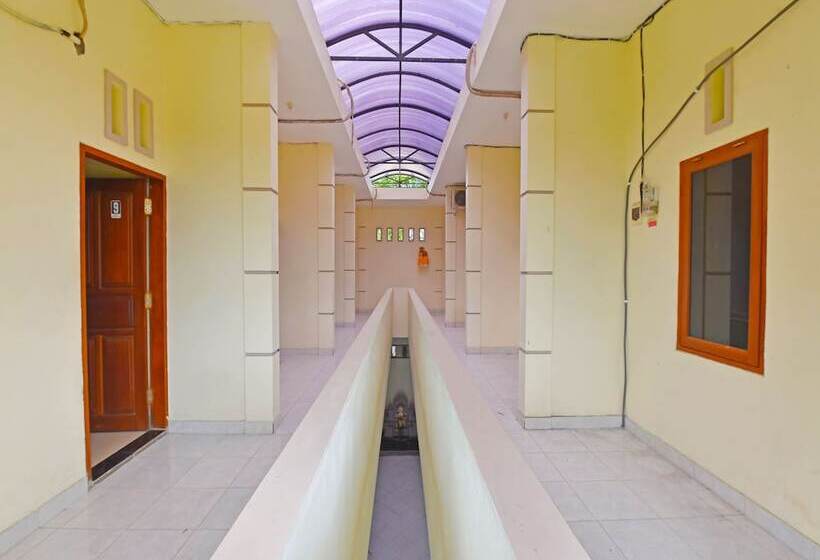 호텔 Oyo 91445 Sandat Guest House