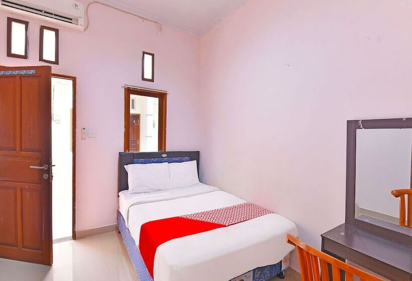 호텔 Oyo 91445 Sandat Guest House