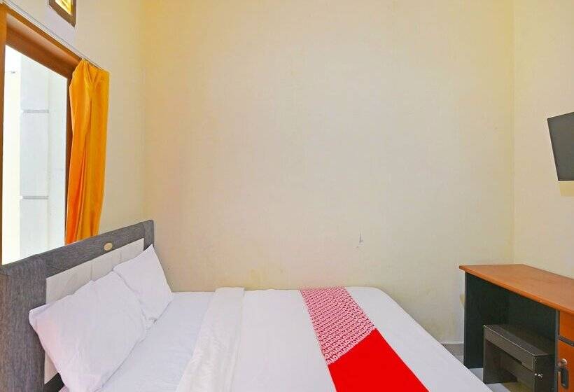 호텔 Oyo 91445 Sandat Guest House