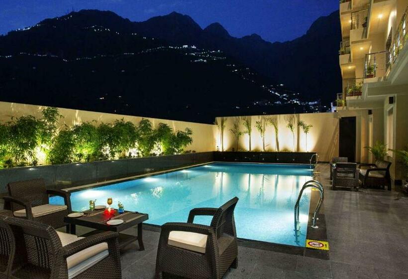 Hotel Ramada By Wyndham Katra Station Road