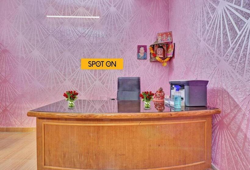 בית מלון כפרי Spot On Ganpati Home Stays