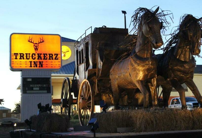 فندق Truckerz Inn