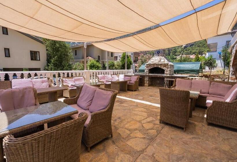 ホテル Turunç Life