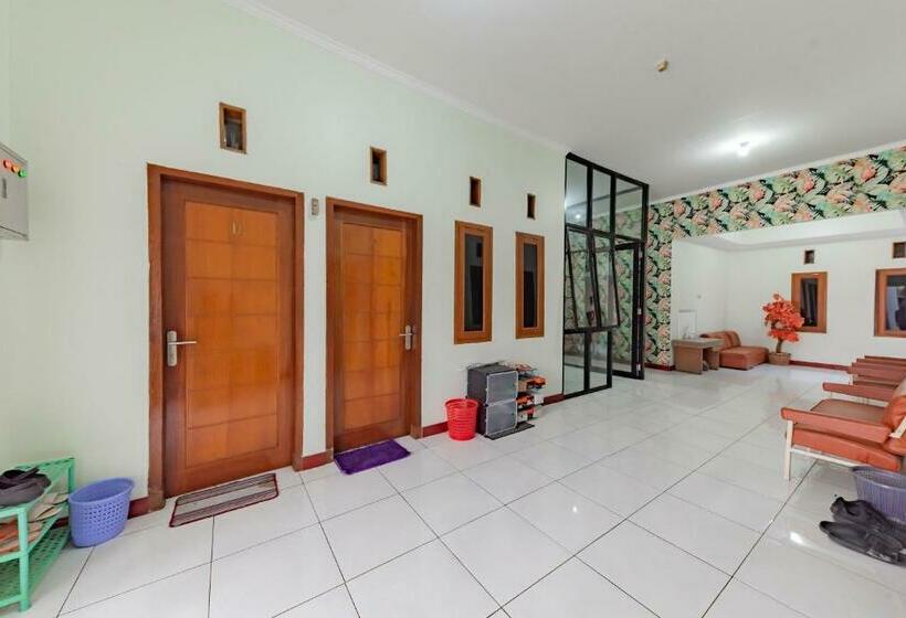 Urbanview Hotel Sunday Cirebon By Reddoorz