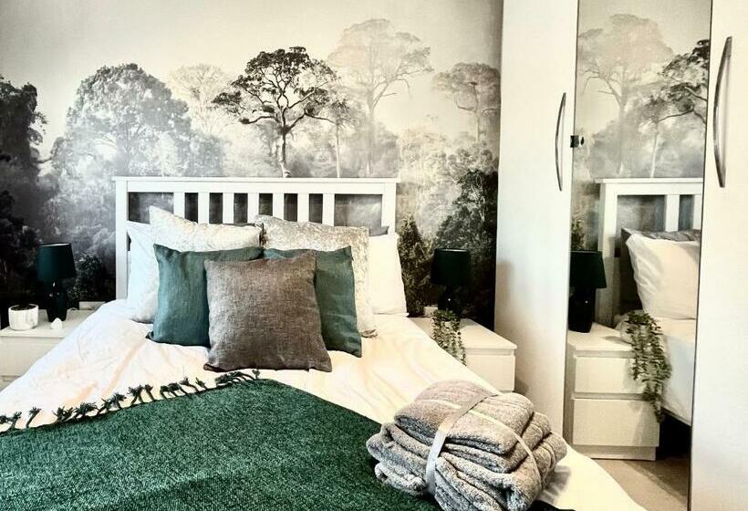 Luxury 3 Bed Detached Home In Windsor