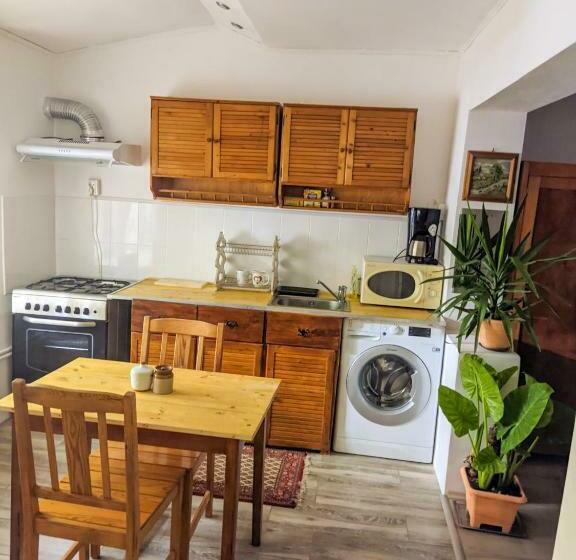 Moss S Economy Condo