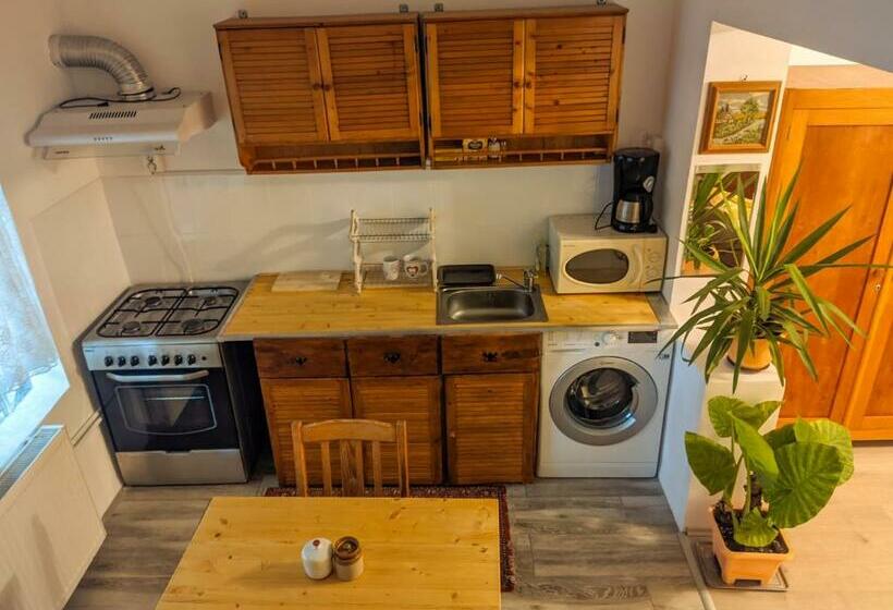 Moss S Economy Condo