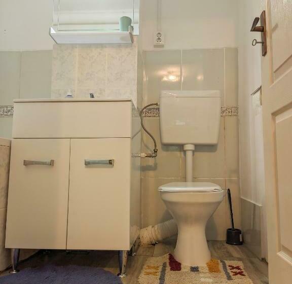 Moss S Economy Condo