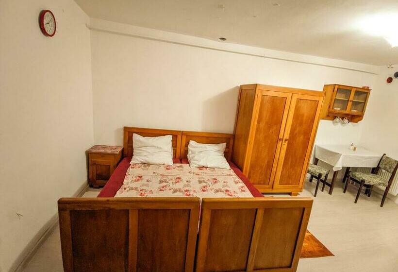 Moss S Economy Condo