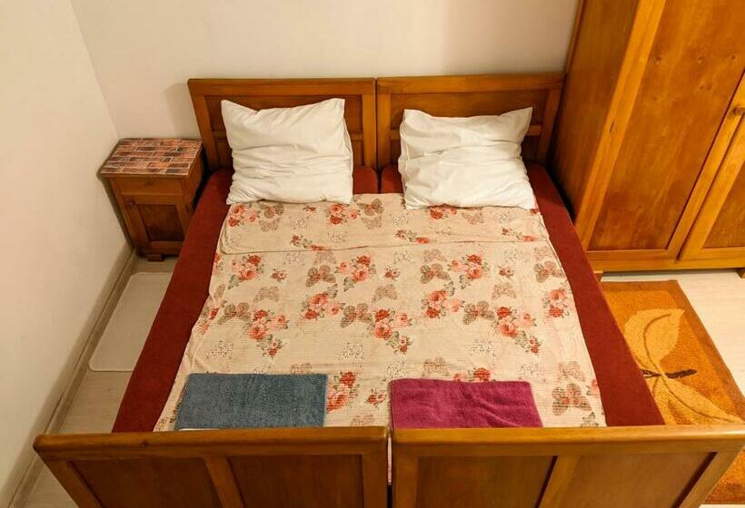 Moss S Economy Condo