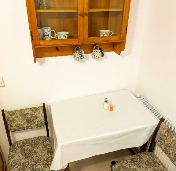 Moss S Economy Condo