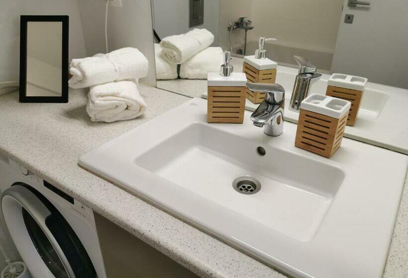 New Cozy Apartment In Otopeni Near Airport