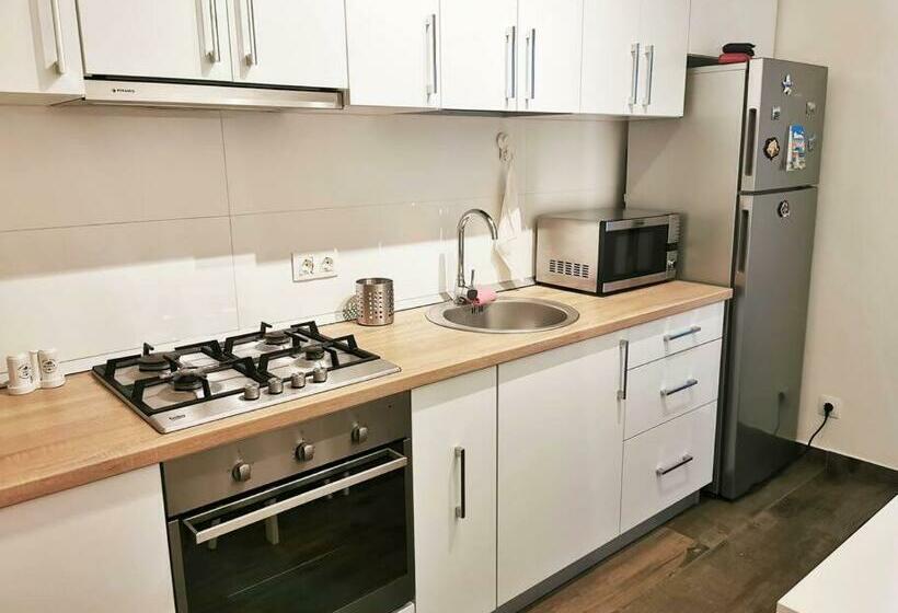 New Cozy Apartment In Otopeni Near Airport