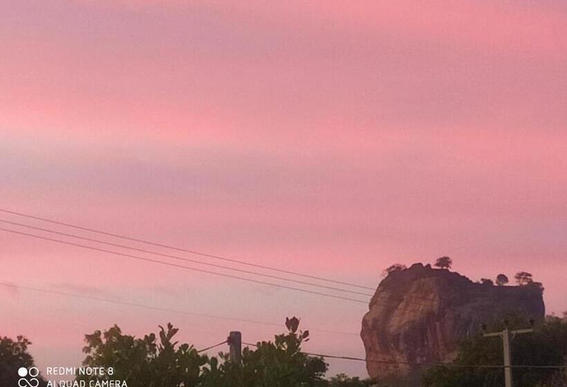 Пансион Sigiri Gayani Home Stay