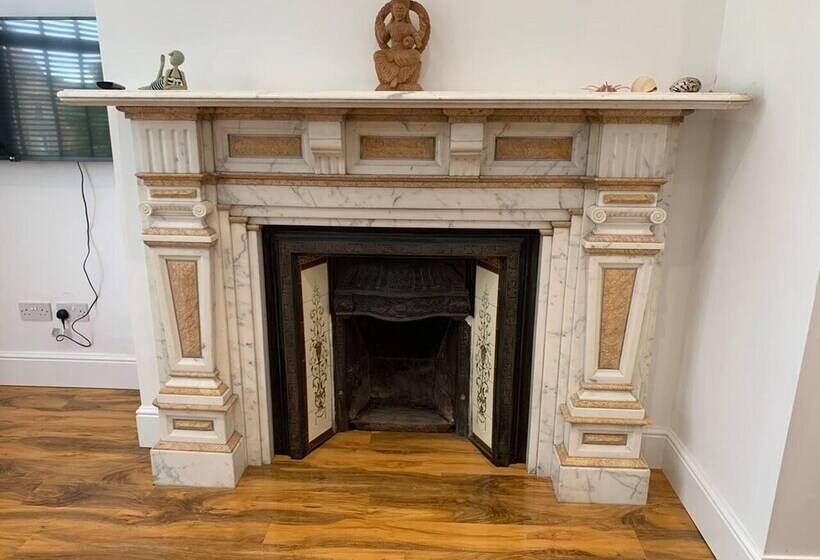 Remarkable 1 Bed Apartment In Lytham Saint Annes