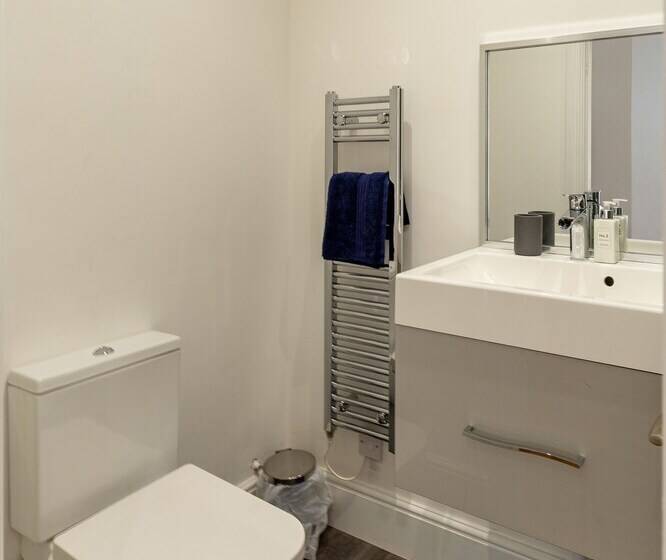 Remarkable 1 Bed Apartment In Lytham Saint Annes