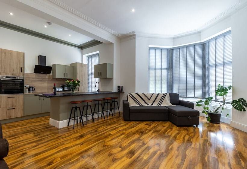 Remarkable 1 Bed Apartment In Lytham Saint Annes