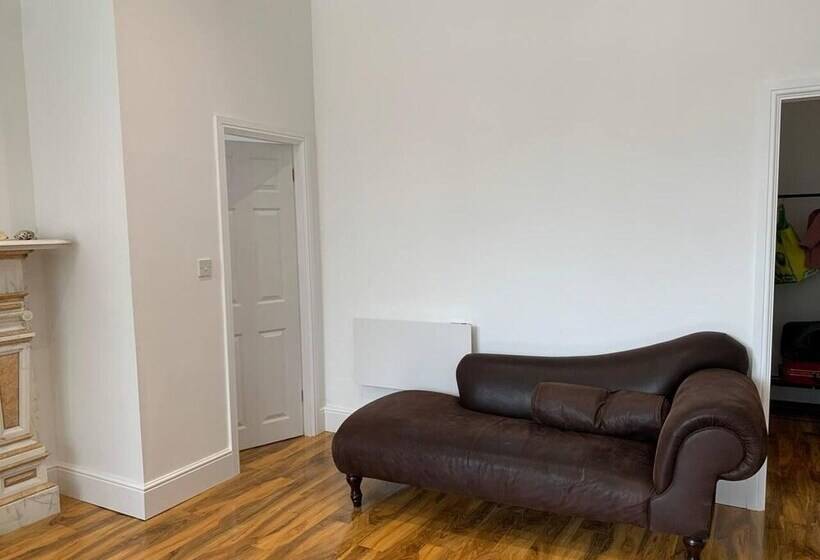 Remarkable 1 Bed Apartment In Lytham Saint Annes