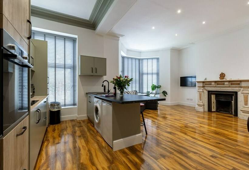 Remarkable 1 Bed Apartment In Lytham Saint Annes