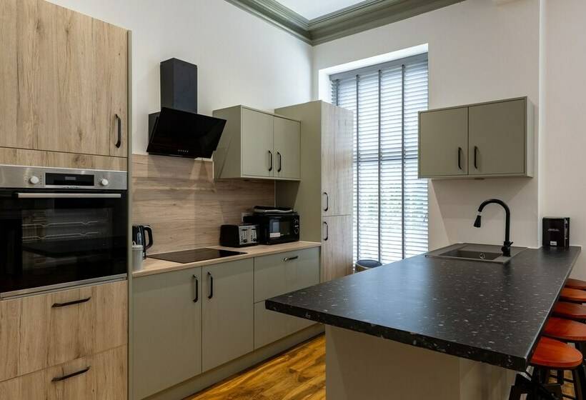 Remarkable 1 Bed Apartment In Lytham Saint Annes