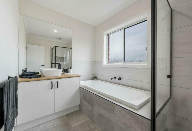 Smiggins Stays   Spacious And Stylish