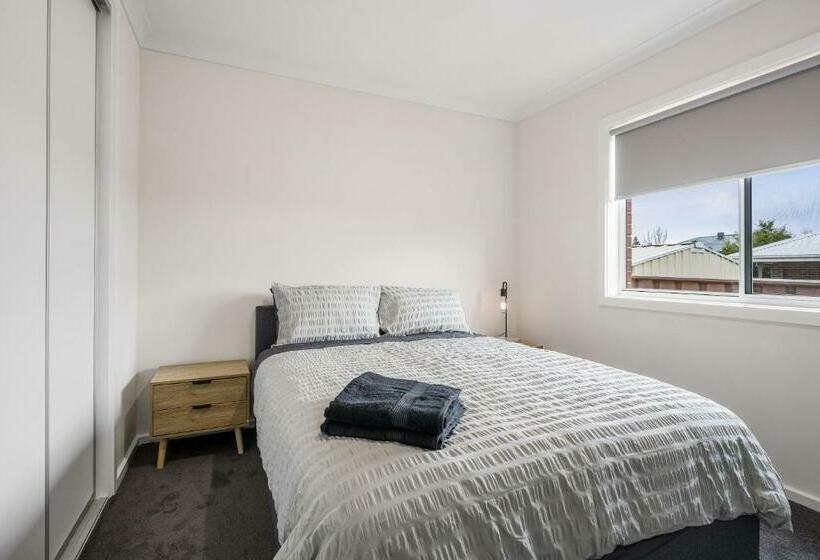 Smiggins Stays   Spacious And Stylish