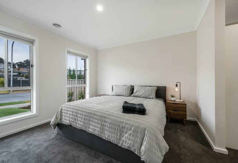 Smiggins Stays   Spacious And Stylish