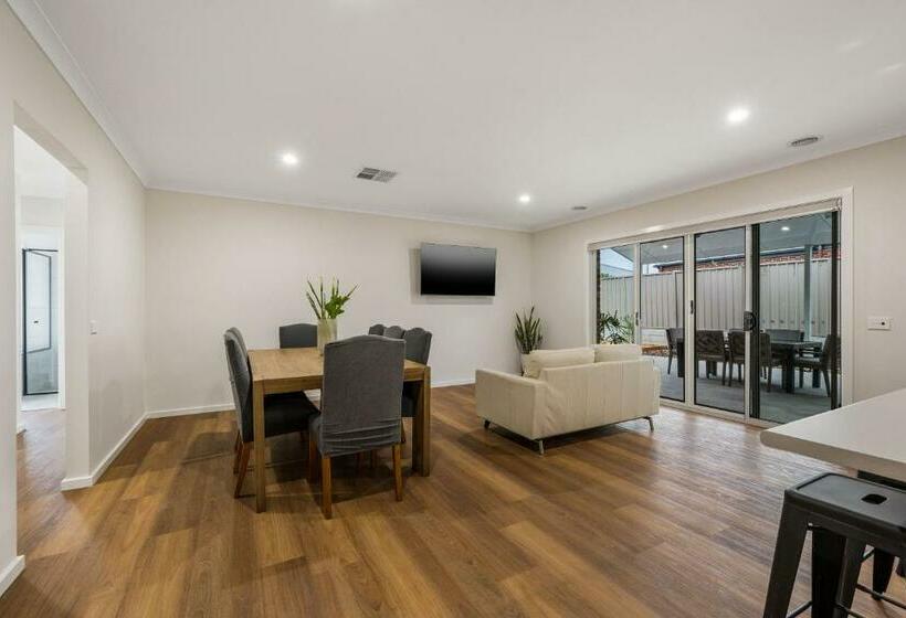 Smiggins Stays   Spacious And Stylish