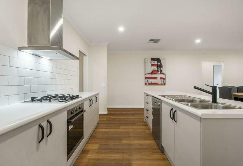 Smiggins Stays   Spacious And Stylish