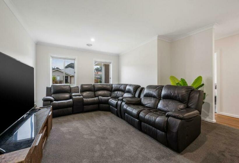 Smiggins Stays   Spacious And Stylish