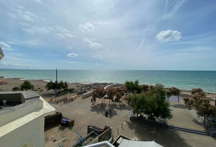 Splashpoint With Free Parking