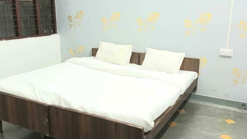 ホテル Spot On 91567 Amoli Heights