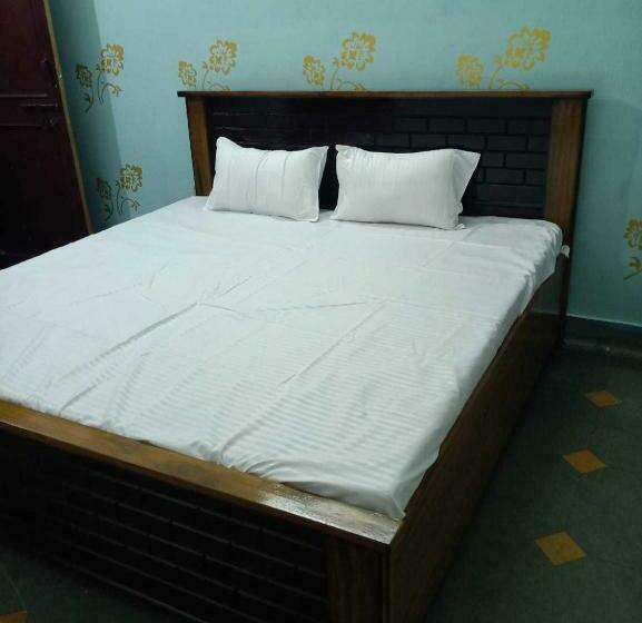 ホテル Spot On 91567 Amoli Heights