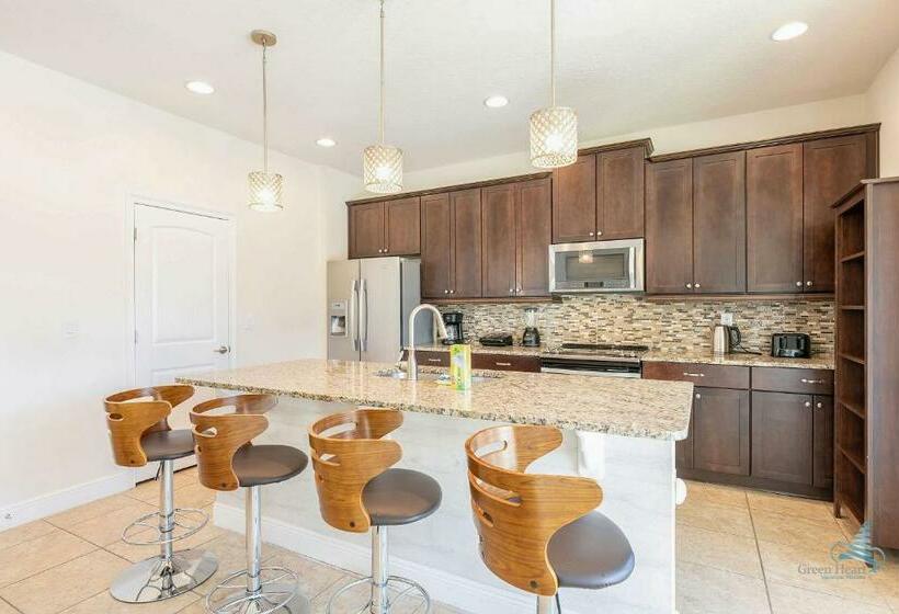 Stylish Private Pool & Spa Home , Disney 9 Mi Away