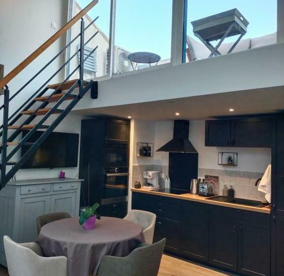 T2 De Standing Près Du Port, Avec Terrasse Et Clim