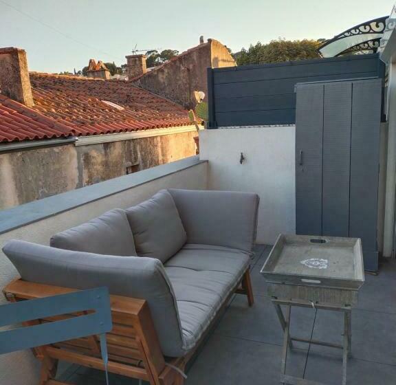 T2 De Standing Près Du Port, Avec Terrasse Et Clim