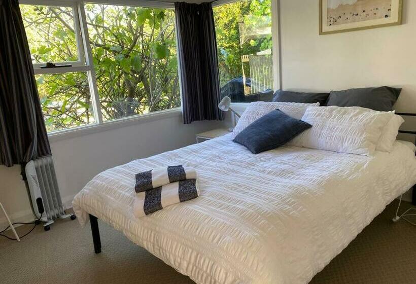 The Retreat On The Esplanade At Hawley Beach