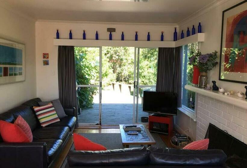 The Retreat On The Esplanade At Hawley Beach