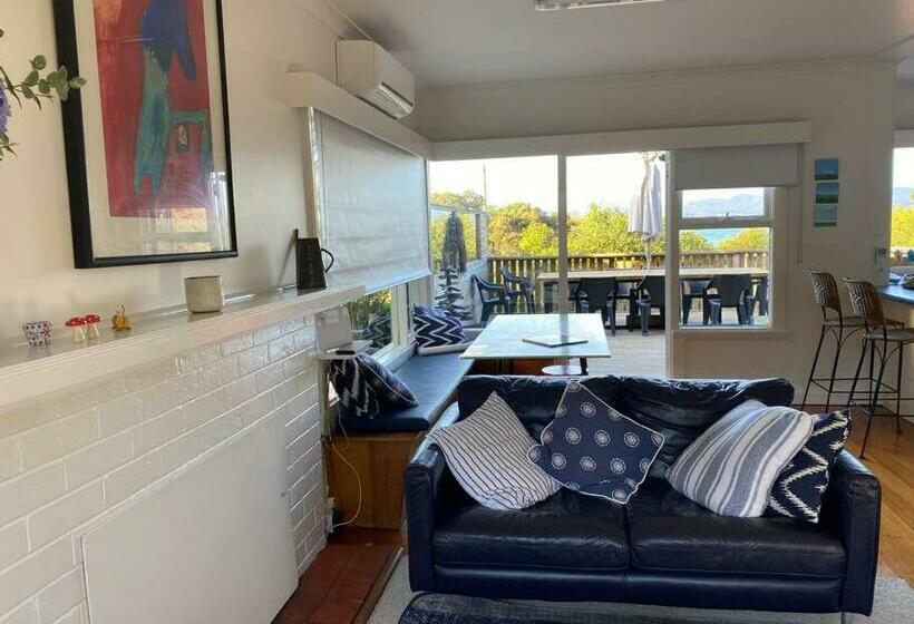 The Retreat On The Esplanade At Hawley Beach