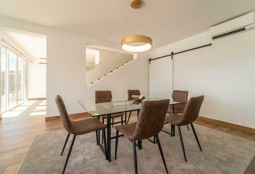 Arrifana Lake House   Premium Views