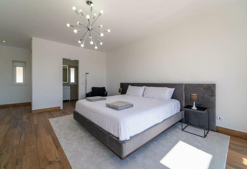 Arrifana Lake House   Premium Views