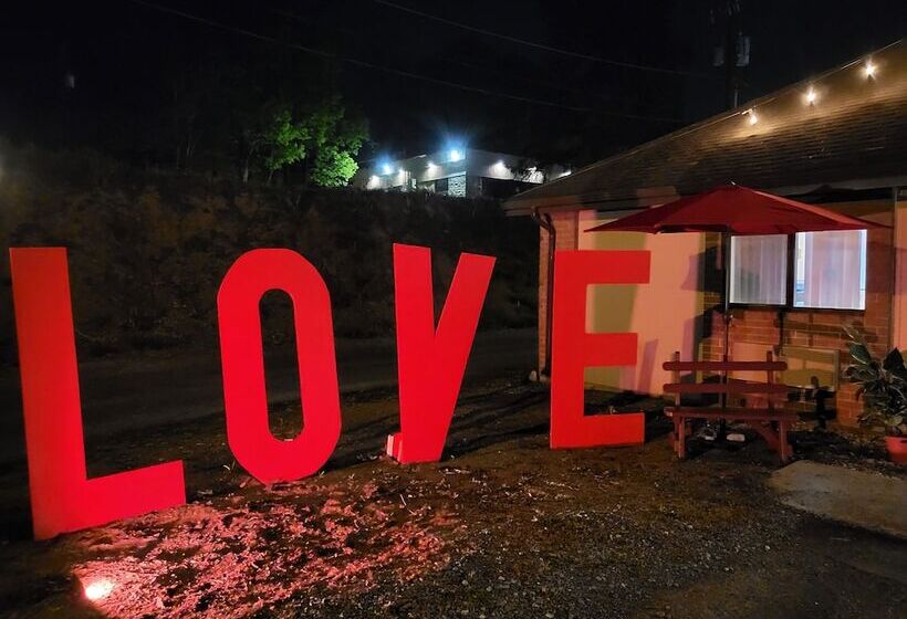 ホテル Inn Of The Dove   Romantic Luxury Suites With Jacuzzi & Fireplace At Harrisburg Hershey Philadelphia