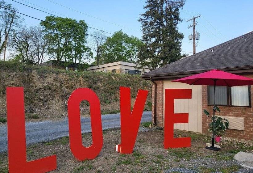 Отель Inn Of The Dove Romantic Luxury Suites With Jacuzzi & Fireplace At Harrisburg Hershey Philadelphia