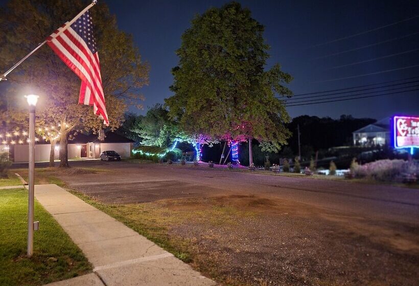 Отель Inn Of The Dove Romantic Luxury Suites With Jacuzzi & Fireplace At Harrisburg Hershey Philadelphia